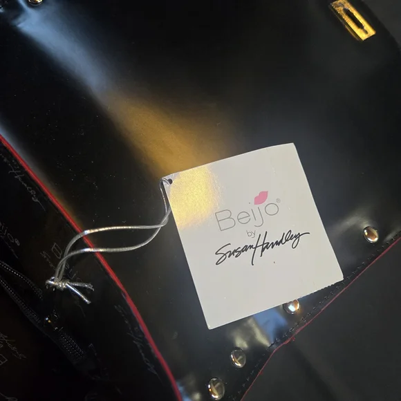 Beijo Shiny Red Shoulder Bag - Picture 4 of 6